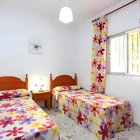 Familiar Con Piscina Privada Y Jardin *